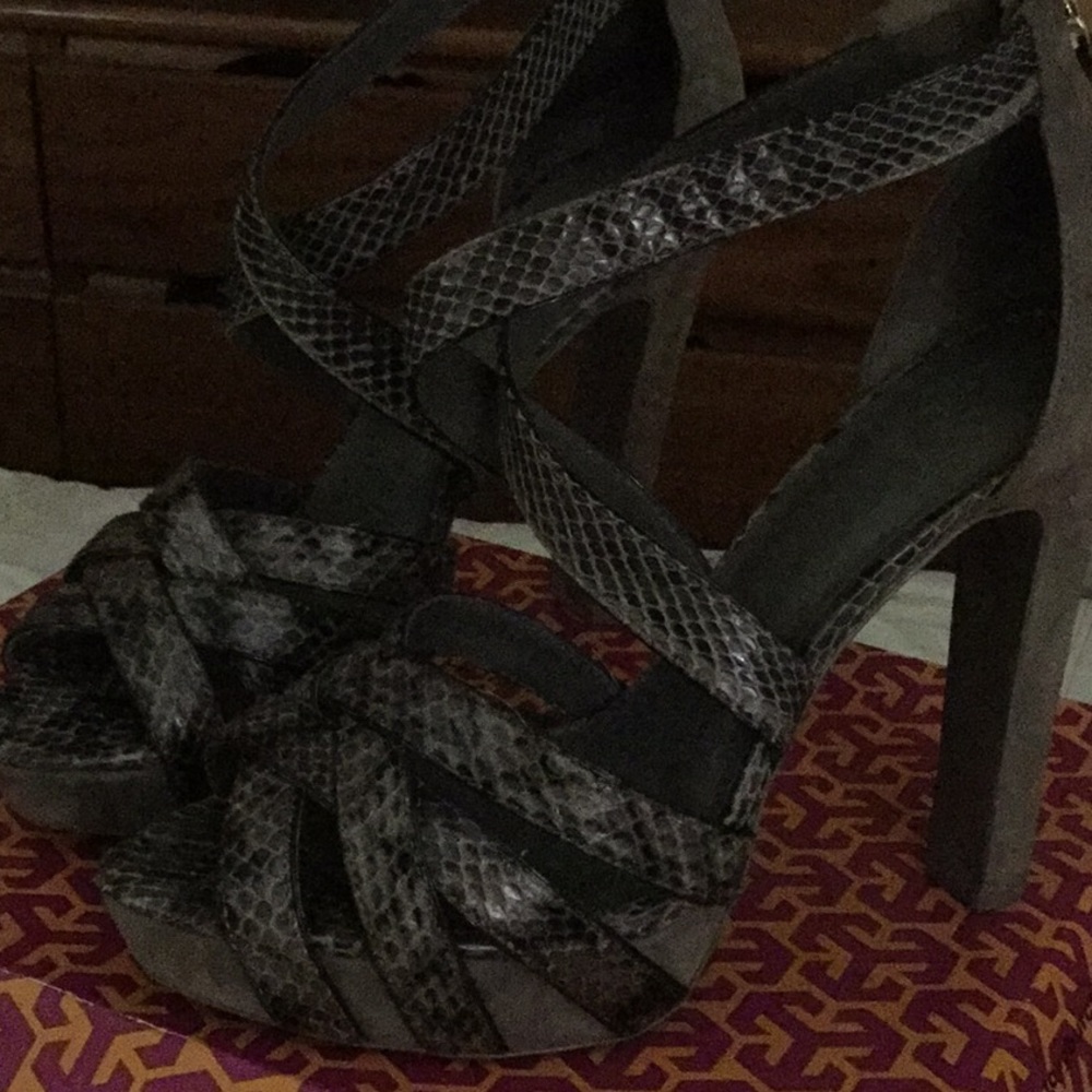 Tory burch sandals